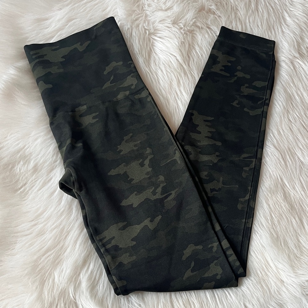 Spanx green camo legging L